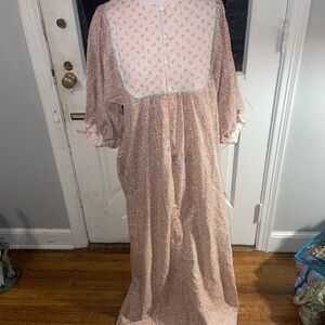 Vintage Circa 2000 Pretty Floral Prairie Nightgown